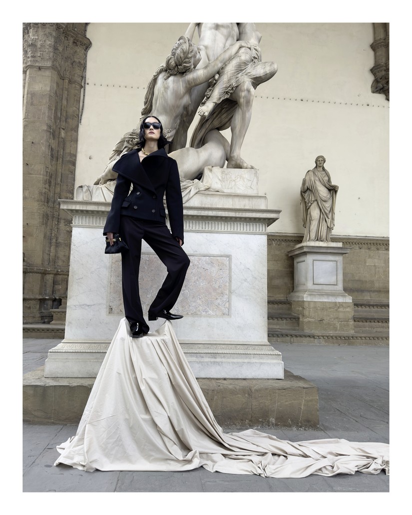 Lina Zhang em Loggia dei Lanzi (1)